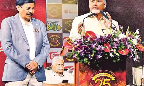 CM Chandrababu : सोशल मीडिया पर नियंत्रण की जरूरत CM Chandrababu : सोशल मीडिया पर नियंत्रण की जरूरत