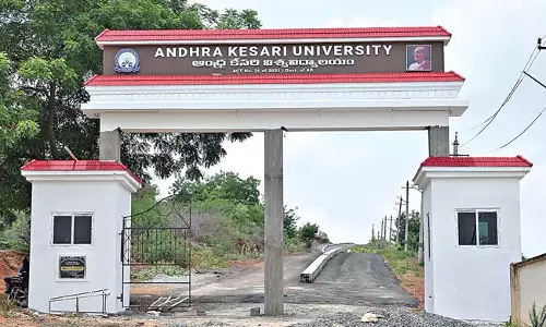Andhra : आंध्र केसरी मंदिर के लिए नक्काशी