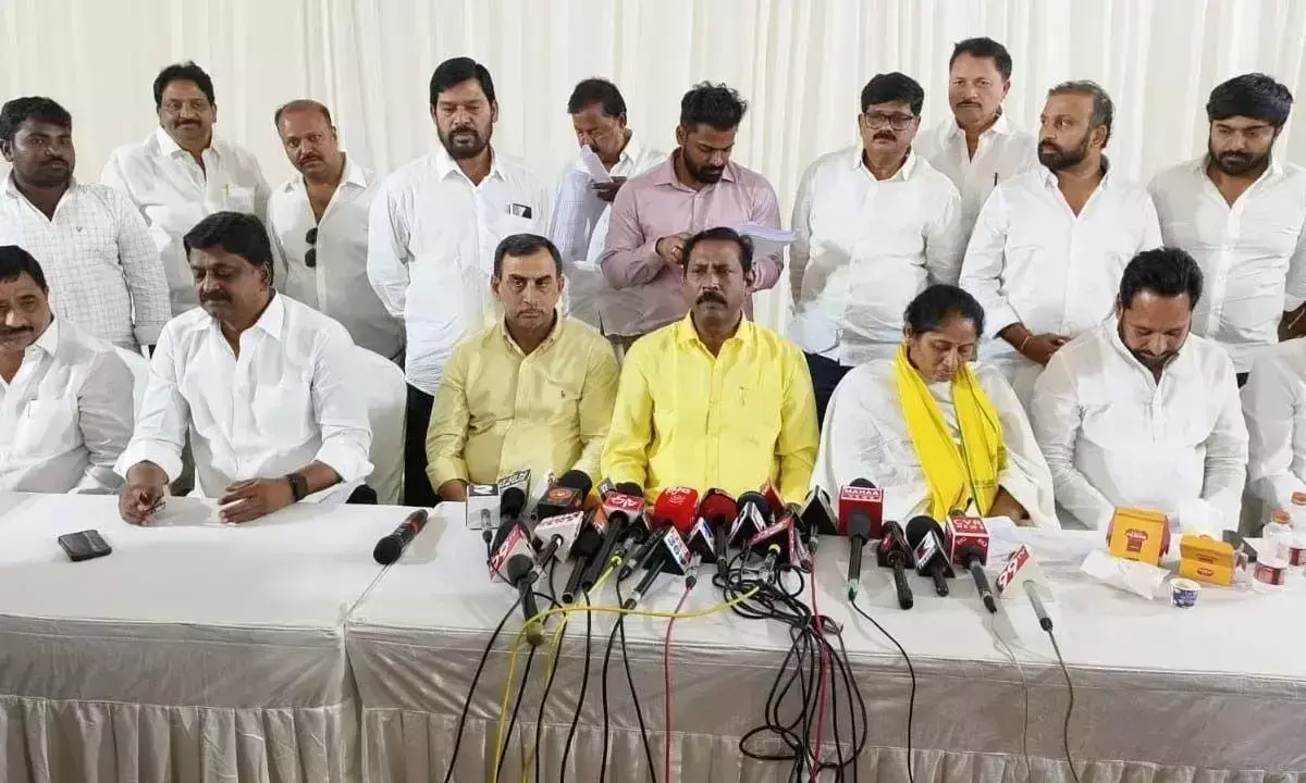 Andhra: टीडीपी ने कडप्पा में 44वें महानाडु के लिए स्थल को अंतिम रूप दिया Andhra: टीडीपी ने कडप्पा में 44वें महानाडु के लिए स्थल को अंतिम रूप दिया