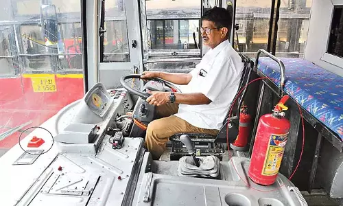 Andhra : आरटीसी बसों में अग्निशमन यंत्र Andhra : आरटीसी बसों में अग्निशमन यंत्र