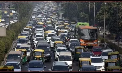 Pune: यात्रियों ने मगरपट्टा में ट्रैफिक जाम पर जताई नाराज़गी