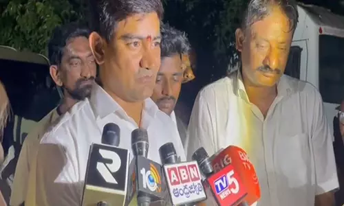 Vijayanagaram में बंद कार में फंसकर दम घुटने से चार बच्चों की मौत Vijayanagaram में बंद कार में फंसकर दम घुटने से चार बच्चों की मौत