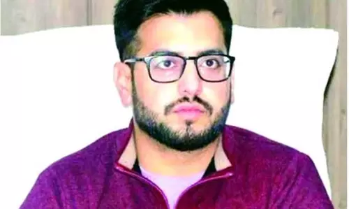 DC राजौरी ने गोलाबारी प्रभावित गांवों का दौरा किया