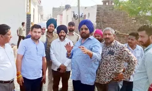 मनजीत-टोनी ने Suchetgarh के सीमावर्ती गांवों का दौरा किया