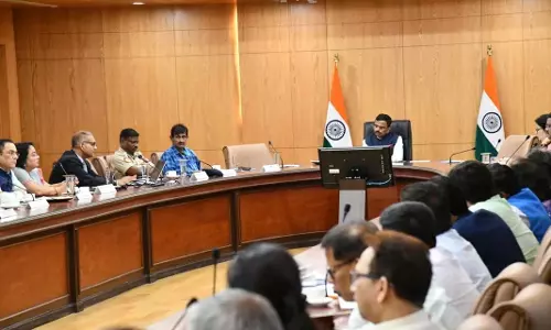 मानसून सीजन से पहले Assam की बाढ़ तैयारियों की समीक्षा की