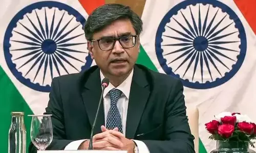 सांसदों ने विदेश सचिव के मुद्दे पर प्रस्ताव पेश किया