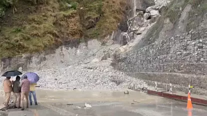 Uttarakhand: बारिश से पागल नाला उफान पर, हाईवे पर घंटों फंसे रहे श्रद्धालु Uttarakhand: बारिश से पागल नाला उफान पर, हाईवे पर घंटों फंसे रहे श्रद्धालु