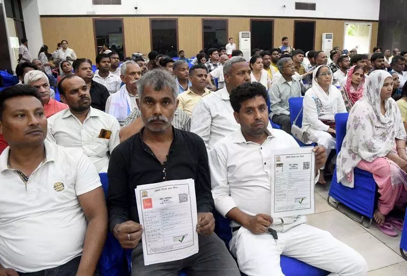स्ट्रीट वेंडर्स ने वैध प्रमाण-पत्र होने के बावजूद बेदखली का आरोप लगाया स्ट्रीट वेंडर्स ने वैध प्रमाण-पत्र होने के बावजूद बेदखली का आरोप लगाया