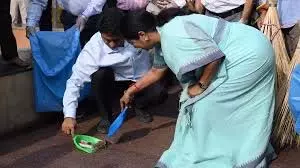 अधिकारियों ने पूर्वी दिल्ली में मेगा स्वच्छता अभियान का जायजा लिया अधिकारियों ने पूर्वी दिल्ली में मेगा स्वच्छता अभियान का जायजा लिया