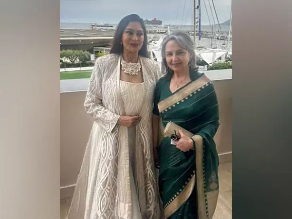 Cannes 2025: शर्मिला टैगोर, सिमी ग्रेवाल सत्यजीत रे की फिल्म अरण्येर दिन रात्रि की स्क्रीनिंग में शामिल हुईं Cannes 2025: शर्मिला टैगोर, सिमी ग्रेवाल सत्यजीत रे की फिल्म अरण्येर दिन रात्रि की स्क्रीनिंग में शामिल हुईं