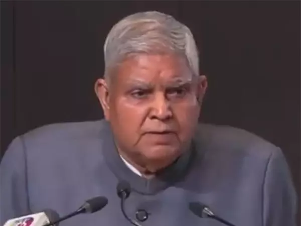 उपराष्ट्रपति धनखड़ ने CJI गवई के आधिकारिक प्रोटोकॉल के पालन के आह्वान को दोहराया उपराष्ट्रपति धनखड़ ने CJI गवई के आधिकारिक प्रोटोकॉल के पालन के आह्वान को दोहराया