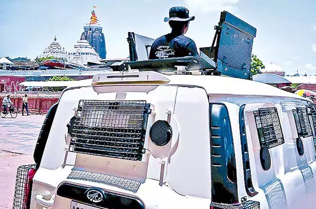 Odisha : वज्र से श्रीक्षेत्र की सतत निगरानी Odisha : वज्र से श्रीक्षेत्र की सतत निगरानी