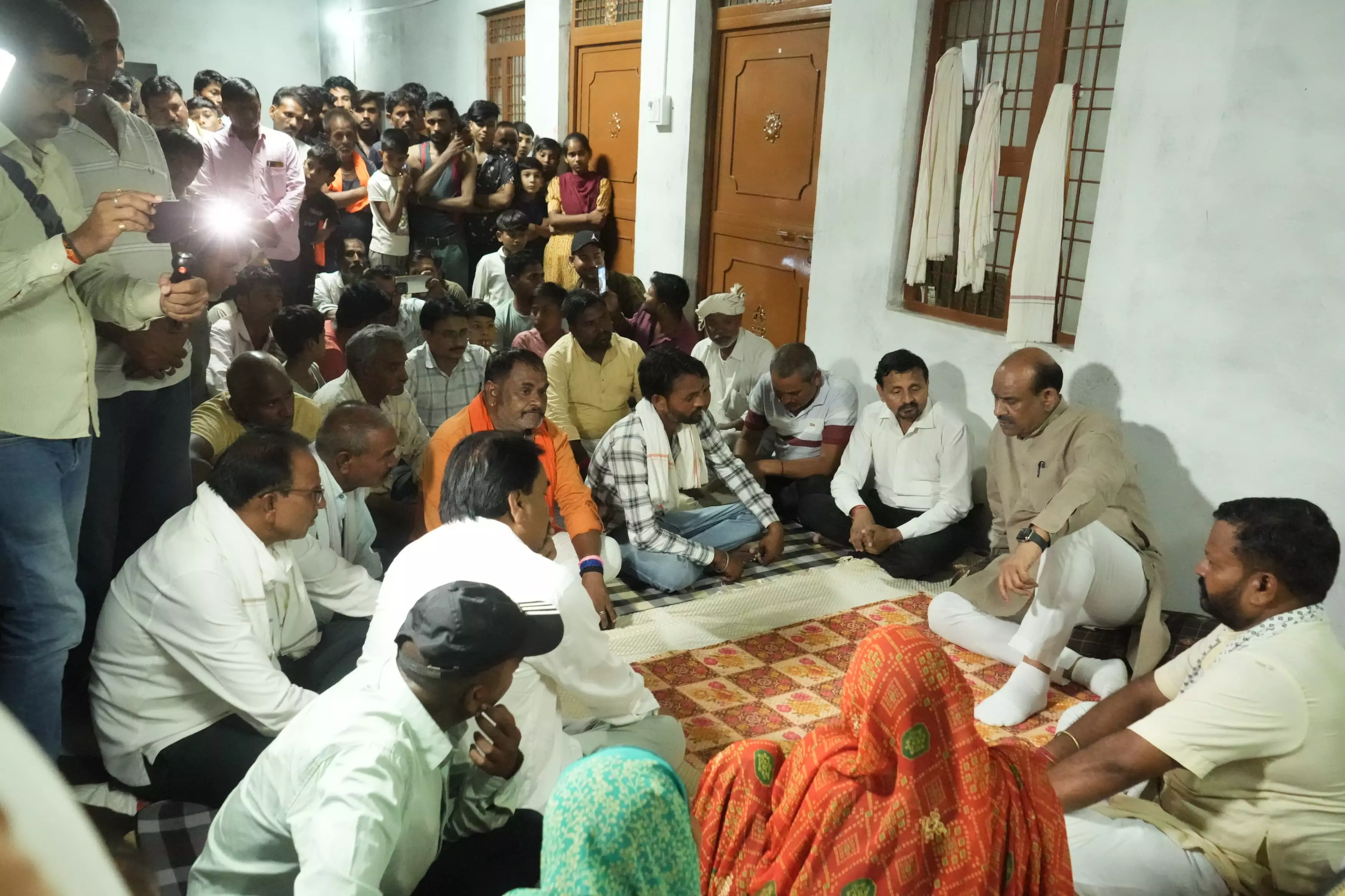 Jaipur: लोकसभा अध्यक्ष ने वन्यजीव हमले में दिवंगत के परिजनों के प्रति संवेदना व्यक्ति की Jaipur: लोकसभा अध्यक्ष ने वन्यजीव हमले में दिवंगत के परिजनों के प्रति संवेदना व्यक्ति की