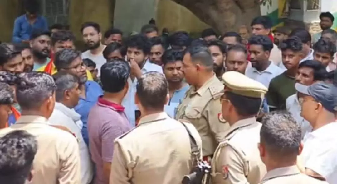 Bareilly: हिंदू संगठन योगी सरकार के मंत्री के खिलाफ भड़के Bareilly: हिंदू संगठन योगी सरकार के मंत्री के खिलाफ भड़के