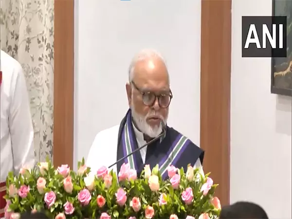 छगन भुजबल ने Maharashtra के मंत्री के रूप में शपथ ली छगन भुजबल ने Maharashtra के मंत्री के रूप में शपथ ली