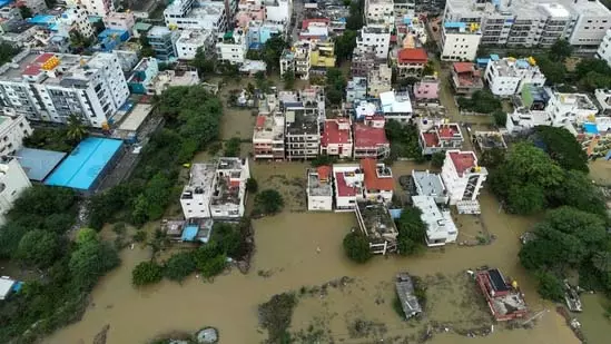 बेंगलुरू में बाढ़ से प्रभावित 70% इलाके सुधारे गए: Shivkumar बेंगलुरू में बाढ़ से प्रभावित 70% इलाके सुधारे गए: Shivkumar