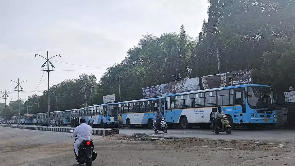 कांग्रेस समर्पण रैली: लोगों को ले जाने के लिए 250 BMTC बसें कांग्रेस समर्पण रैली: लोगों को ले जाने के लिए 250 BMTC बसें