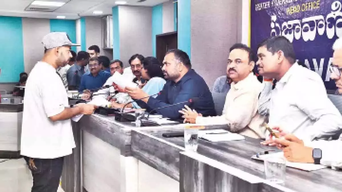 GHMC को प्रजावाणी में 183 आवेदन प्राप्त हुए GHMC को प्रजावाणी में 183 आवेदन प्राप्त हुए