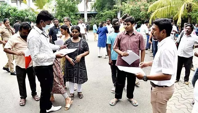 तमिलनाडु सरकार को नाटक किए बिना NEET परीक्षा समाप्त कर देनी चाहिए: रामदास तमिलनाडु सरकार को नाटक किए बिना NEET परीक्षा समाप्त कर देनी चाहिए: रामदास