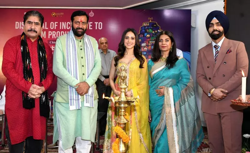 CM सैनी ने हरियाणा को फिल्म उद्योग का केंद्र बनाने की योजना का खुलासा किया CM सैनी ने हरियाणा को फिल्म उद्योग का केंद्र बनाने की योजना का खुलासा किया