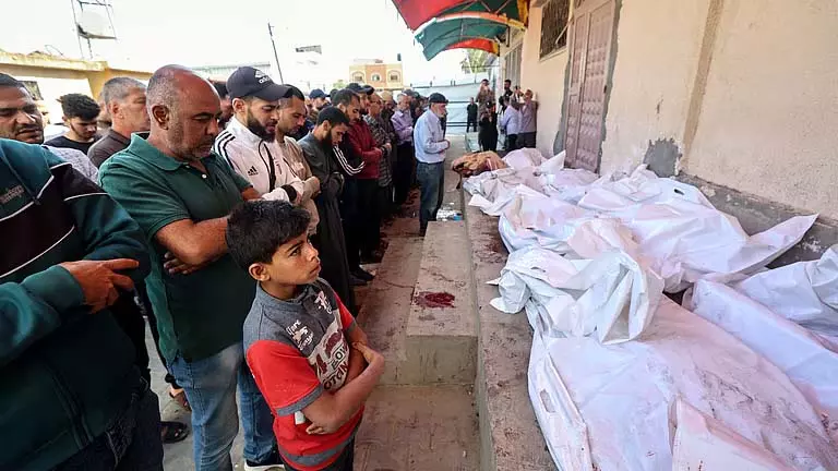 गाजा में इजरायली आक्रामक अभियान से 44 फिलिस्तीनी मारे गए गाजा में इजरायली आक्रामक अभियान से 44 फिलिस्तीनी मारे गए
