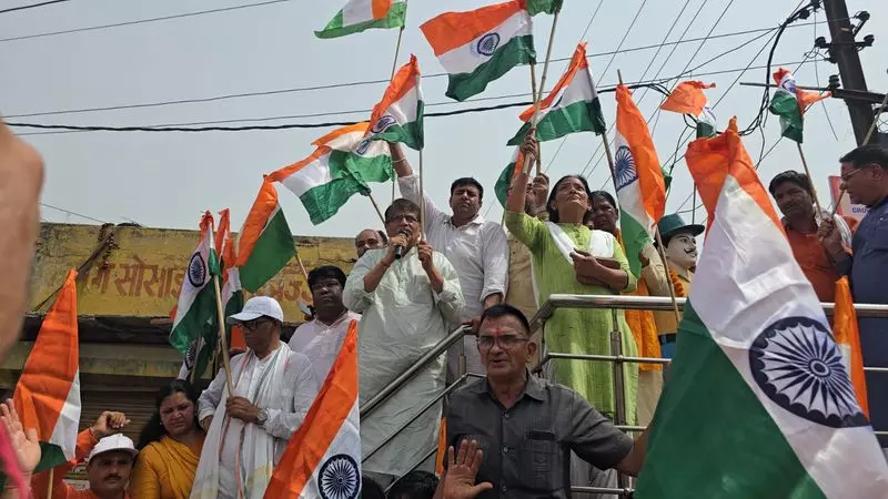 Haryana : धनखड़ ने झज्जर में तिरंगा यात्रा का नेतृत्व किया Haryana : धनखड़ ने झज्जर में तिरंगा यात्रा का नेतृत्व किया