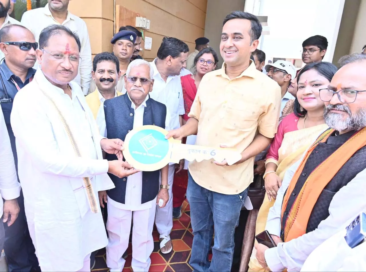 CM विष्णुदेव साय ने किया अटल विहार योजना अंतर्गत 226 आवासों का लोकार्पण CM विष्णुदेव साय ने किया अटल विहार योजना अंतर्गत 226 आवासों का लोकार्पण