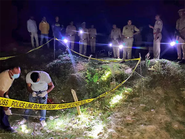 Police मुठभेड़ में एक लाख रुपये का इनामी कुख्यात अपराधी मारा गया Police मुठभेड़ में एक लाख रुपये का इनामी कुख्यात अपराधी मारा गया