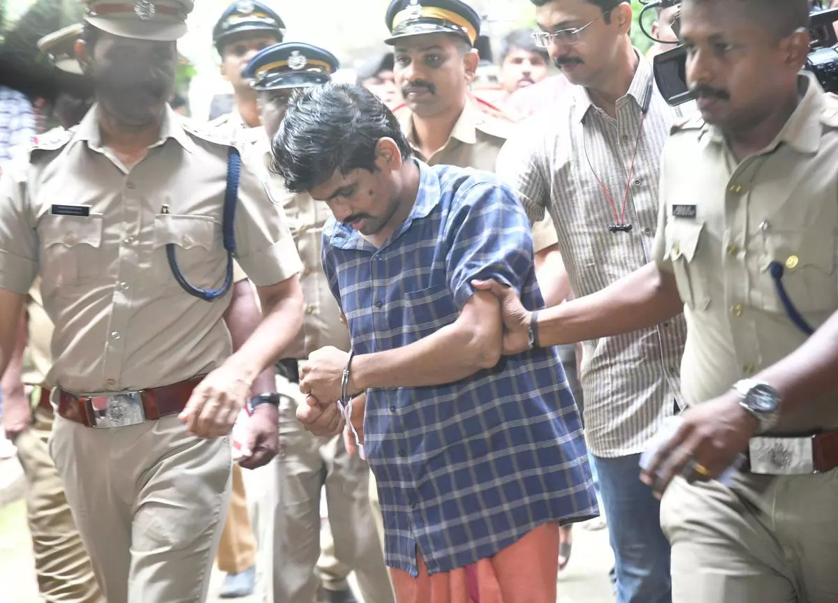 Kerala : अलुवा बाल हत्या पति ने कहा आरोपी ने पहले भी बच्चों पर हमला किया था Kerala : अलुवा बाल हत्या पति ने कहा आरोपी ने पहले भी बच्चों पर हमला किया था