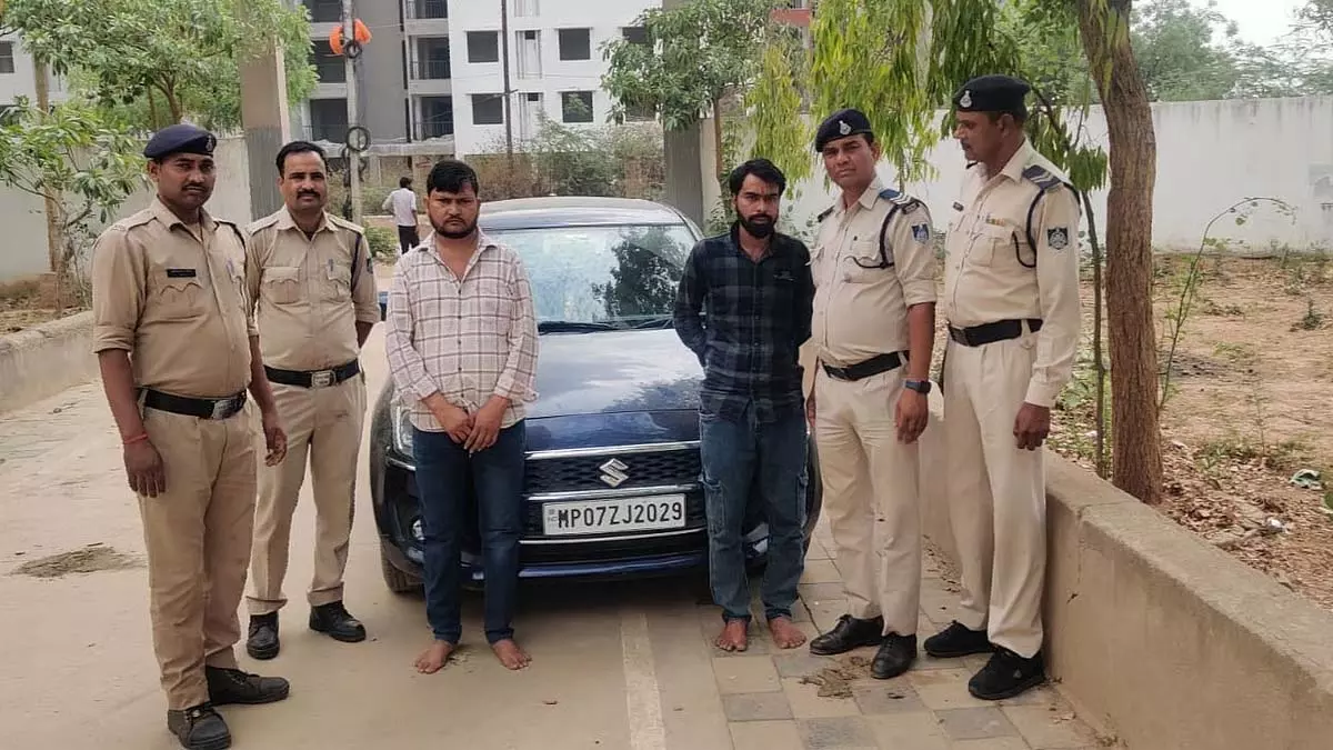 MP : ग्वालियर में पान मसाला के पैकेट में 8 किलो गांजा ले जाते तस्कर पकड़े गए MP : ग्वालियर में पान मसाला के पैकेट में 8 किलो गांजा ले जाते तस्कर पकड़े गए