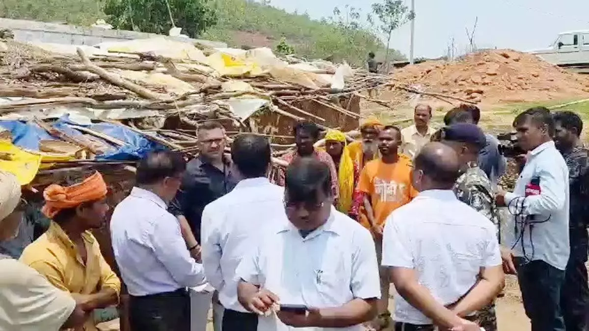 मुर्दा घर में रिश्वतखोरी, बीएमओ और मेडिकल ऑफिसर सस्पेंड किए गए मुर्दा घर में रिश्वतखोरी, बीएमओ और मेडिकल ऑफिसर सस्पेंड किए गए