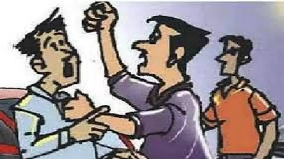 Shahjahanpur में फाइनेंसर के नाम पर युवक से ठगी, मारपीट कर छीने 20 हजार Shahjahanpur में फाइनेंसर के नाम पर युवक से ठगी, मारपीट कर छीने 20 हजार