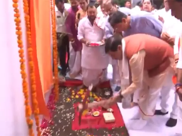 मुख्यमंत्री यादव ने Indore में लालबाग पैलेस के जीर्णोद्धार की आधारशिला रखी मुख्यमंत्री यादव ने Indore में लालबाग पैलेस के जीर्णोद्धार की आधारशिला रखी