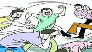 Moradabad में उधारी विवाद पर दो पक्षों के बीच भीषण झगड़ा, महिलाएं भी आईं सामने Moradabad में उधारी विवाद पर दो पक्षों के बीच भीषण झगड़ा, महिलाएं भी आईं सामने