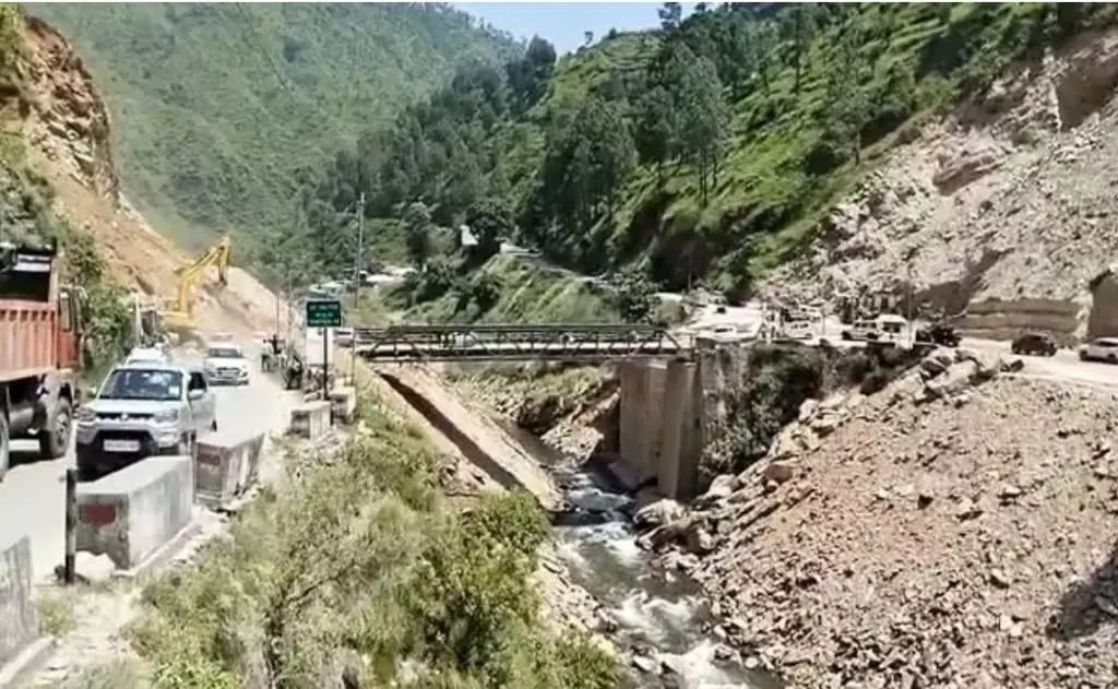 Almora: एनएच पर रात में वाहन चलाने पर प्रतिबंध, दो जून तक लागू रहेगा Almora: एनएच पर रात में वाहन चलाने पर प्रतिबंध, दो जून तक लागू रहेगा