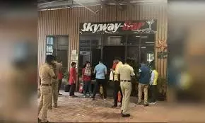 Chennai एयरपोर्ट मेट्रो स्टेशन के बार में लगी आग Chennai एयरपोर्ट मेट्रो स्टेशन के बार में लगी आग