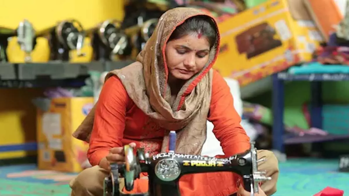 लोहित में स्वयं सहायता समूहों को सिलाई मशीनें वितरित की गईं लोहित में स्वयं सहायता समूहों को सिलाई मशीनें वितरित की गईं