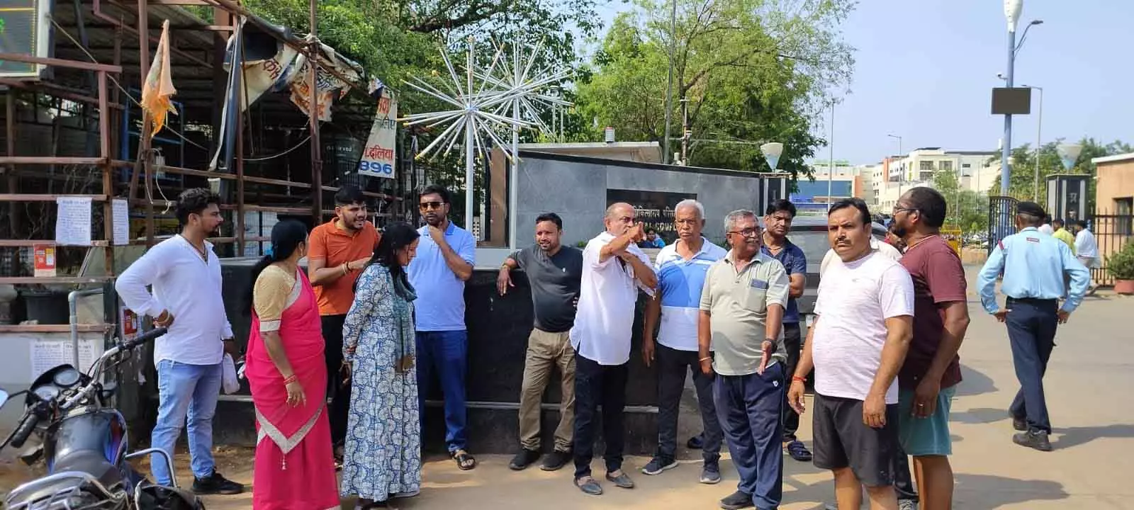 रायपुर एम्स के गेट नंबर 4 ओपीडी मुख्य आवागमन द्वार पर जल्द होगा चौक का निर्माण रायपुर एम्स के गेट नंबर 4 ओपीडी मुख्य आवागमन द्वार पर जल्द होगा चौक का निर्माण