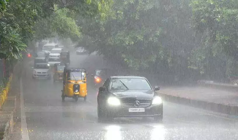 Hyderabad: आसमान में बादल छाए रहेंगे, भारी बारिश की संभावना Hyderabad: आसमान में बादल छाए रहेंगे, भारी बारिश की संभावना