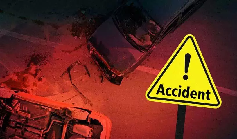 Vikarabad में सड़क दुर्घटना में चार लोगों की मौत, 17 घायल Vikarabad में सड़क दुर्घटना में चार लोगों की मौत, 17 घायल