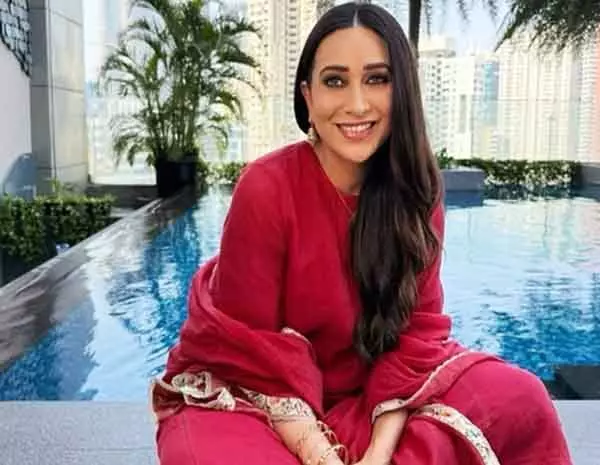 Karisma Kapoor के पास है गर्मी से बचने का सबसे प्यारा तरीका Karisma Kapoor के पास है गर्मी से बचने का सबसे प्यारा तरीका