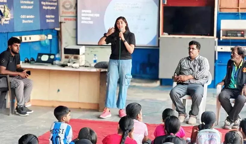 SCF प्रशिक्षुओं के लिए खेल चिकित्सा सत्र आयोजित SCF प्रशिक्षुओं के लिए खेल चिकित्सा सत्र आयोजित