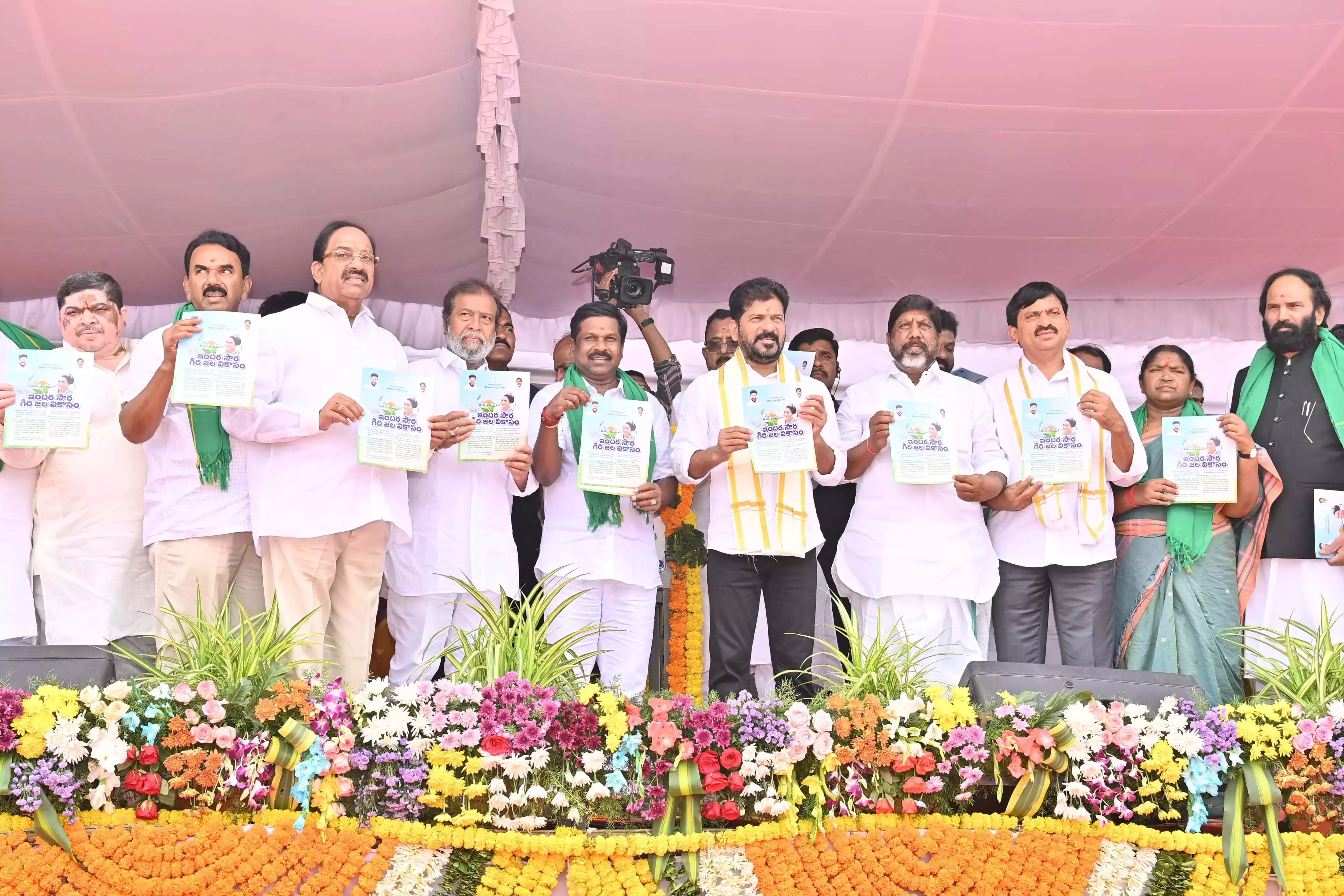 तेलंगाना सरकार आदिवासी विकास के लिए 12,600 करोड़ रुपये खर्च करेगी: Revanth तेलंगाना सरकार आदिवासी विकास के लिए 12,600 करोड़ रुपये खर्च करेगी: Revanth
