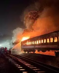Bihar:सिलीगुड़ी से मालदा टाऊन जा रही ट्रेन के इंजन में लगी भीषण की जानिये वजह Bihar:सिलीगुड़ी से मालदा टाऊन जा रही ट्रेन के इंजन में लगी भीषण की जानिये वजह