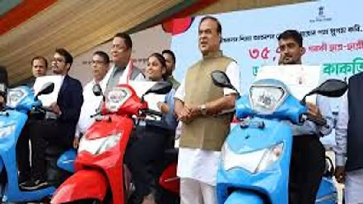 प्रज्ञान भारती स्कूटर योजना के लिए नए मानदंड को लेकर शिवसागर में विरोध प्रदर्शन प्रज्ञान भारती स्कूटर योजना के लिए नए मानदंड को लेकर शिवसागर में विरोध प्रदर्शन