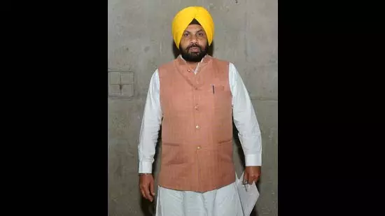 Kharar: बिजली दफ्तर निरीक्षण के बाद JE का तबादला Kharar: बिजली दफ्तर निरीक्षण के बाद JE का तबादला