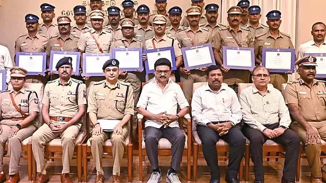 मुख्यमंत्री एम.के.स्टालिन ने पुलिस विभाग की सराहना की मुख्यमंत्री एम.के.स्टालिन ने पुलिस विभाग की सराहना की