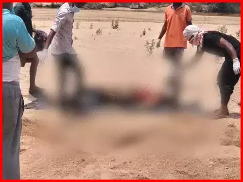 दो बच्चियों की मां की हत्या कर बालू में दफना दी थी लाश, आठ दिन बाद खुलासा, पति फरार दो बच्चियों की मां की हत्या कर बालू में दफना दी थी लाश, आठ दिन बाद खुलासा, पति फरार