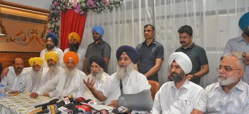 पंजाब दिल्ली की तिकड़ी के हाथों में, सीएम मान कहीं नहीं, Sukhbir Badal ने आप पर हमला किया पंजाब दिल्ली की तिकड़ी के हाथों में, सीएम मान कहीं नहीं, Sukhbir Badal ने आप पर हमला किया