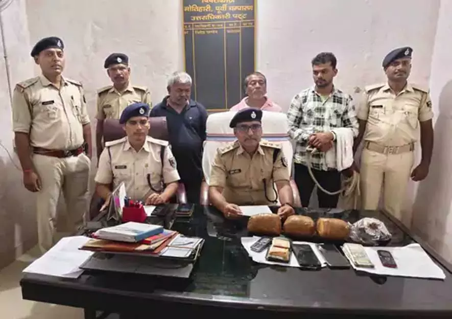 BREAKING: अफीम के साथ RJD नेता सहित दो गिरफ्तार BREAKING: अफीम के साथ RJD नेता सहित दो गिरफ्तार